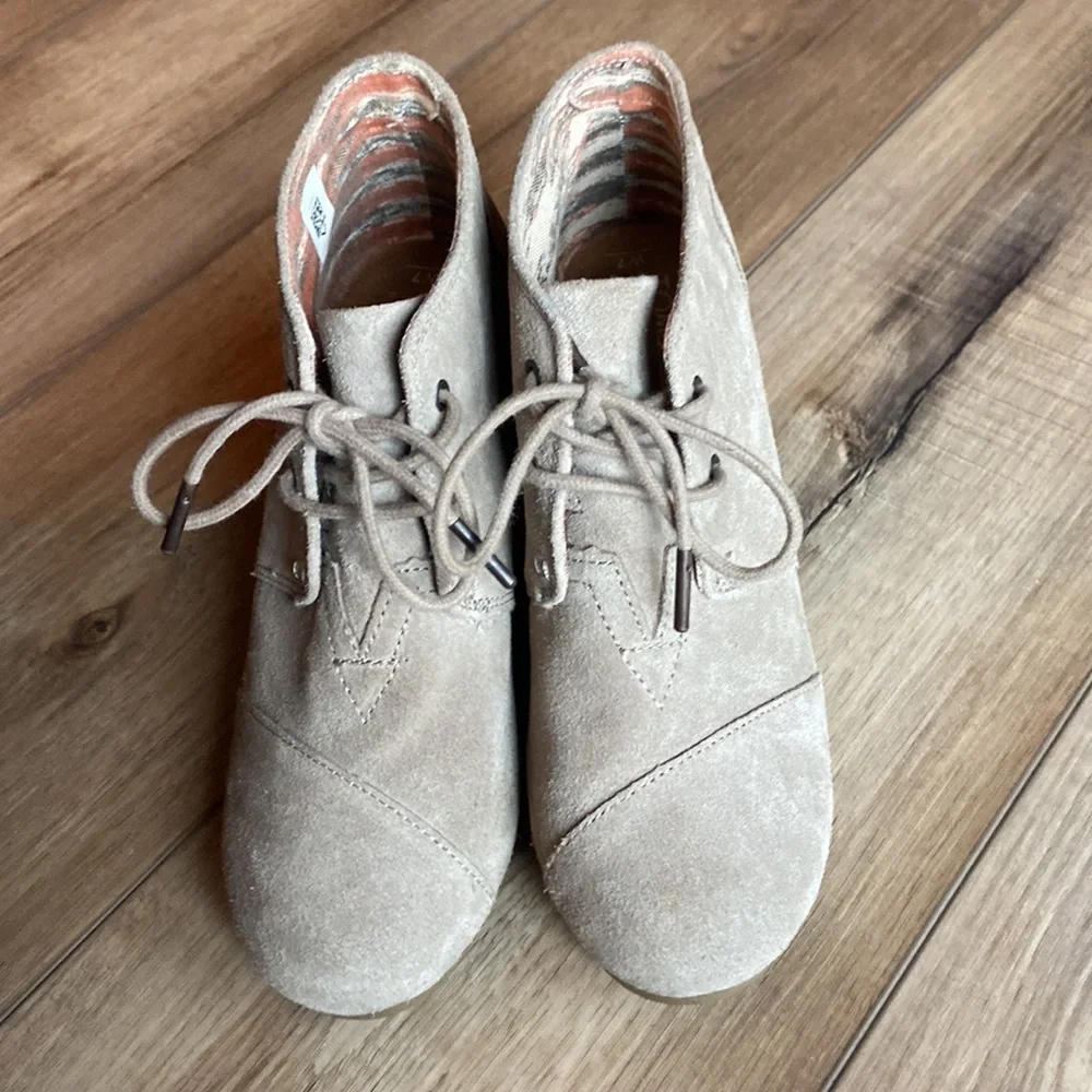 TOMS Booties - Picture 2 of 6